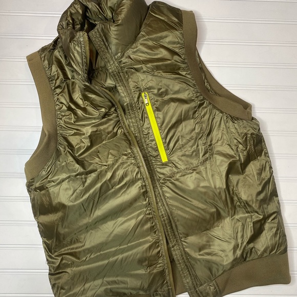 Lululemon Men’s Get Up Get Down Vest - Picture 6 of 8